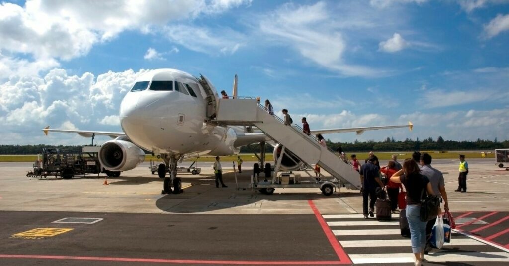 Sigue leyendo Un piloto alerta sobre el peligro de no usar el modo avión en pleno vuelo