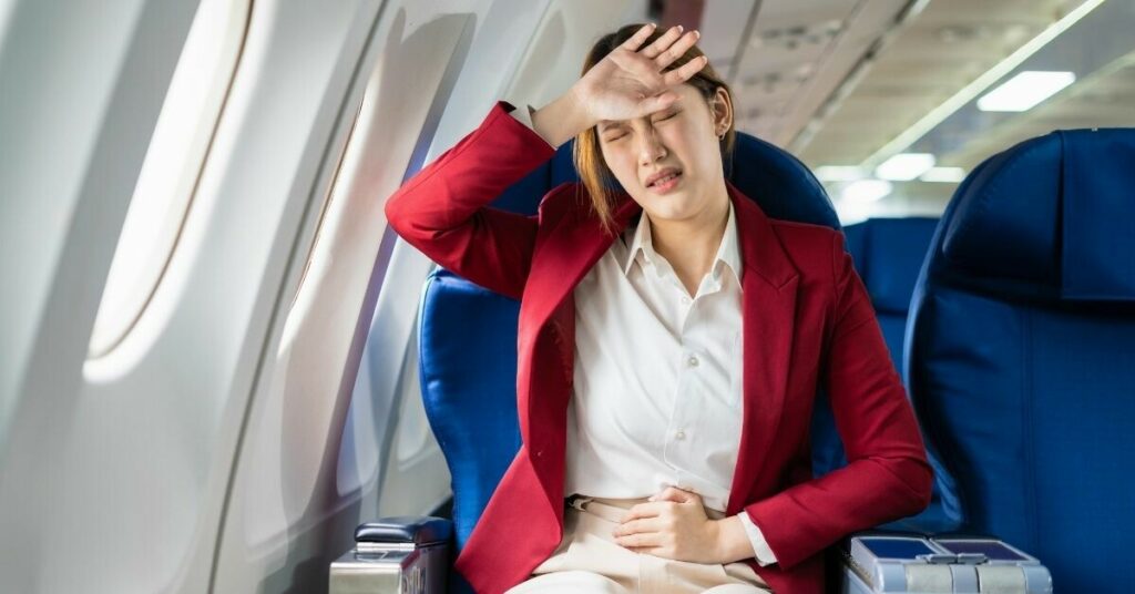 Un piloto recomienda no viajar en avión si tienes estos síntomas: “Puede romperse el tímpano”