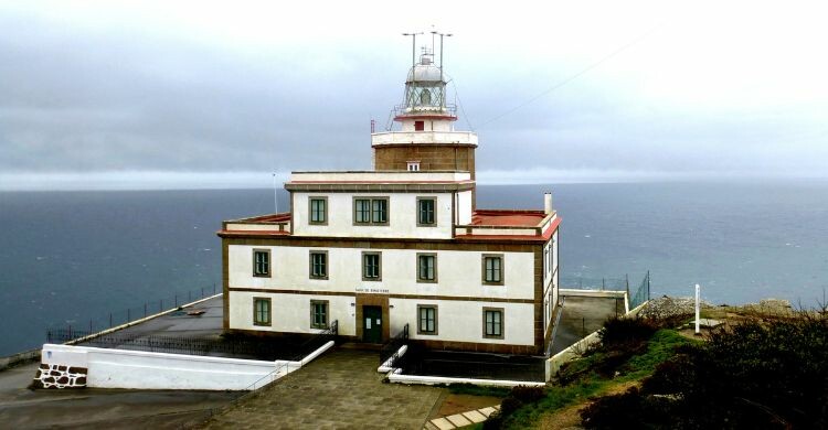 Desde O Semáforo podrás ver el Faro de Finisterre