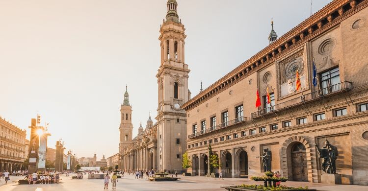 Cerca de la plaza del Pilar hay unos de los barrios más peligrosos de Zaragoza (Adobe Stock)