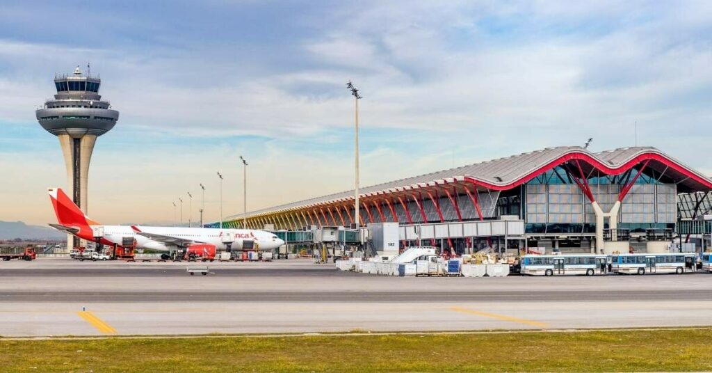 Sigue leyendo Un joven sigue el GPS y acaba en las pistas del aeropuerto de Barajas 