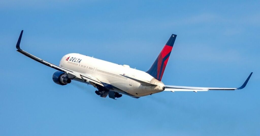 Sigue leyendo Impactante vídeo: Se les cae el techo del avión en pleno vuelo