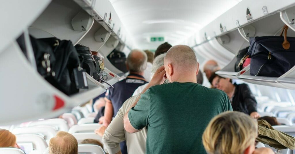 Sigue leyendo Cuidado: Este país te multará si te levantas antes de tiempo del avión