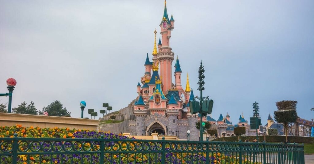 Sigue leyendo Una turista española es obligada a cubrirse en Disneyland: «Vas a Disneyland, no a Coachella»»