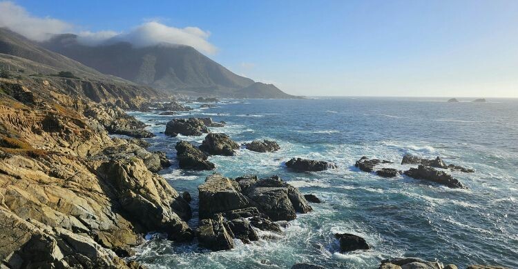 Big Sur es uno de los pueblos más famosos de California (Canva)