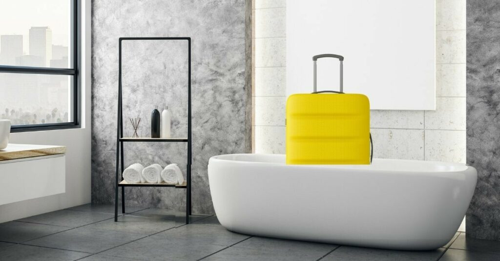 Cuidado: Debes dejar tus maletas en la bañera del hotel si no quieres que te pase esto