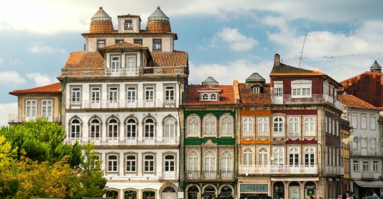 Guimaraes es una joya en el norte de Portugal (Canva)