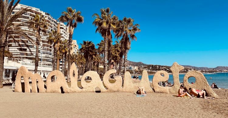 La Malagueta es una de las playas más conocidas de la ciudad (Canva)