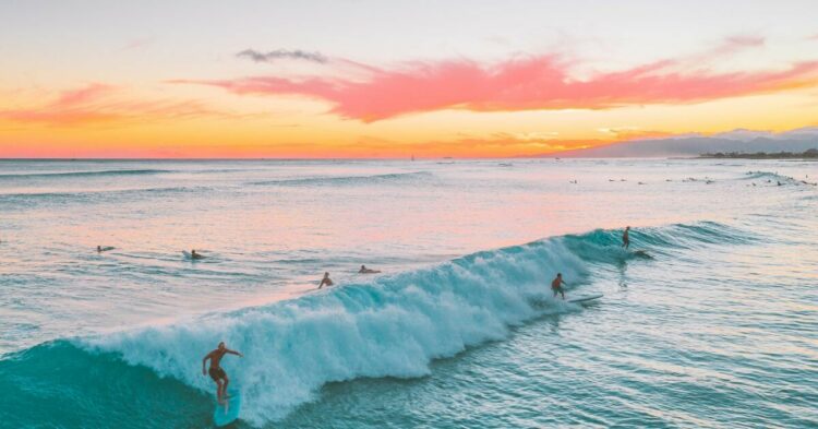 Sigue leyendo Las 7 mejores playas de España para practicar Surf