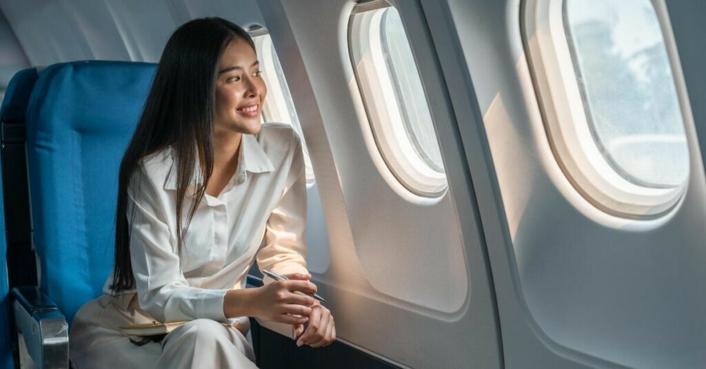 Una azafata desvela lo que siempre debes hacer antes de viajar en avión si no quieres empeorar tu salud