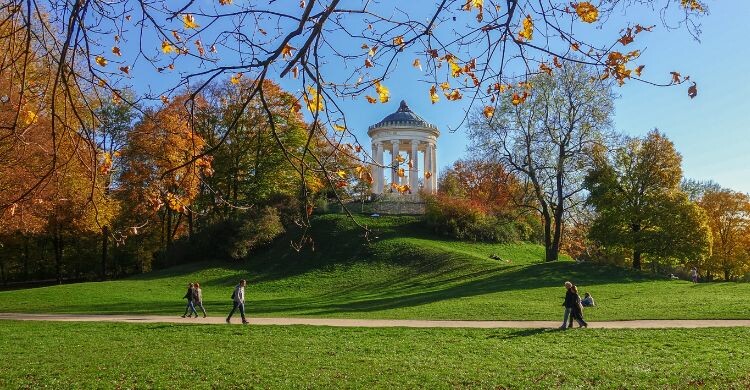 El Englischer Garten es uno de los parques más grandes de todo el mundo (Canva)