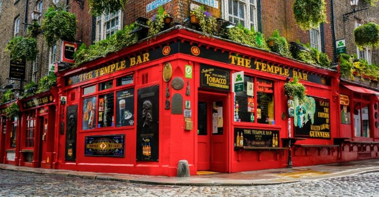 El Temple Bar es uno de los iconos más grandes de Dublin (Canva)