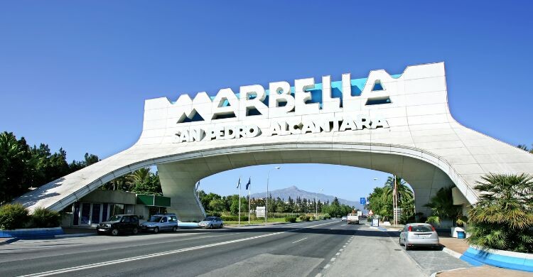 El cartel de entrada a Marbella es uno de los lugares más icónicos (Adobe Stock)