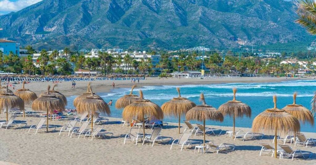 Sigue leyendo Esta ciudad te multa con 1.500 euros por orinar en la playa