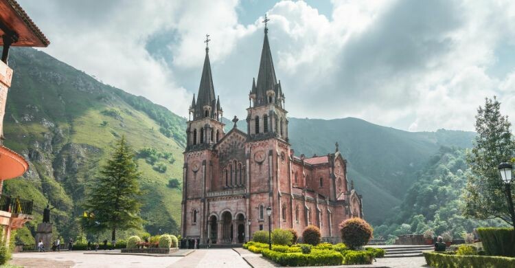 La Basílica de Covadonga es uno de los símbolos del lugar (Canva)