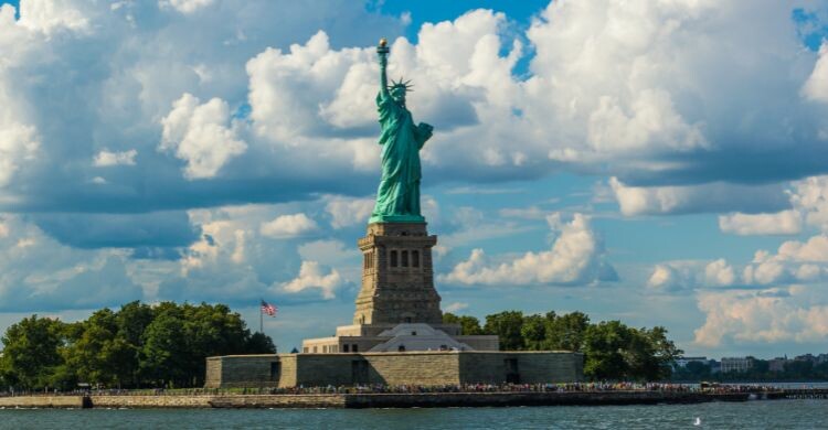 La Estatua de la Libertad es uno de los grandes símbolos del país (Canva)