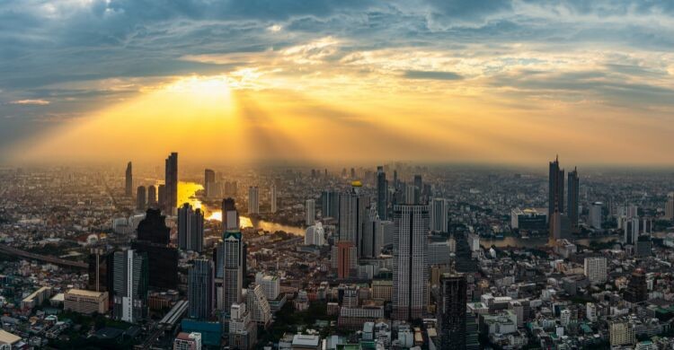 Vista aérea de la parte moderna de Bangkok (Canva)