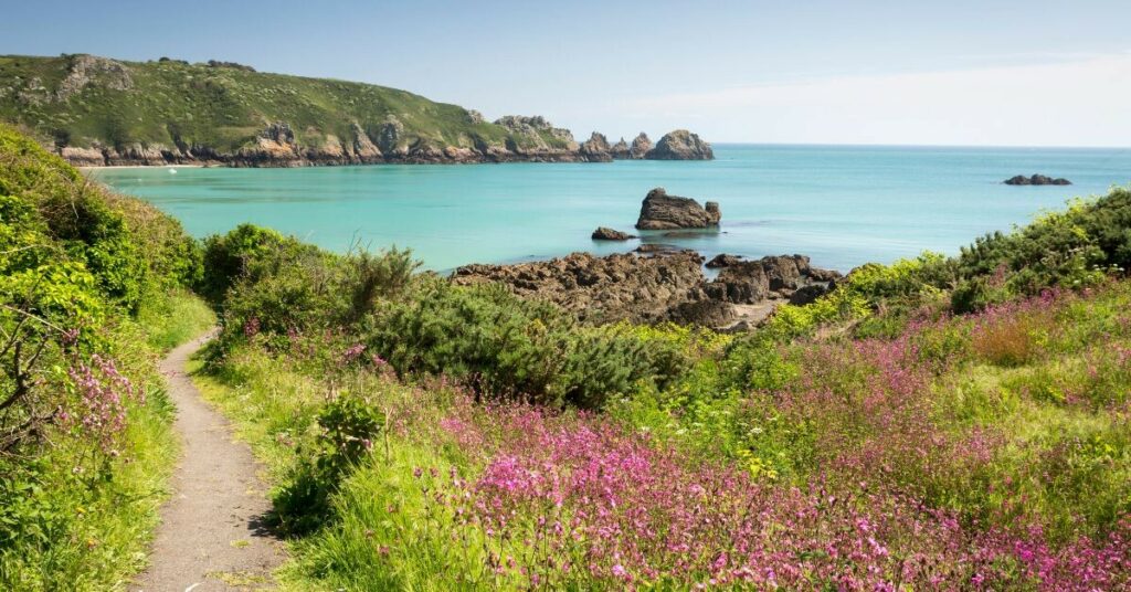 Sigue leyendo Adiós España: la bonita isla británica que supera a Canarias o Mallorca