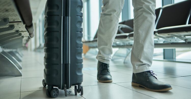 Las aerolíneas advierten: no uses estas maletas, son las más robadas (Adobe Stock)