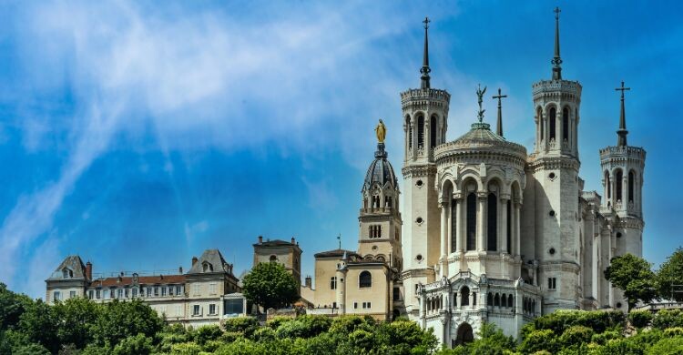 La Basílica de Fourvière es uno de los símbolos de la ciudad (Adobe Stock)
