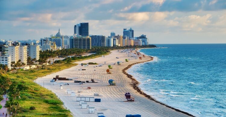 Los kilómetros de costa son uno de los mayores atractivos de Miami (Canva)