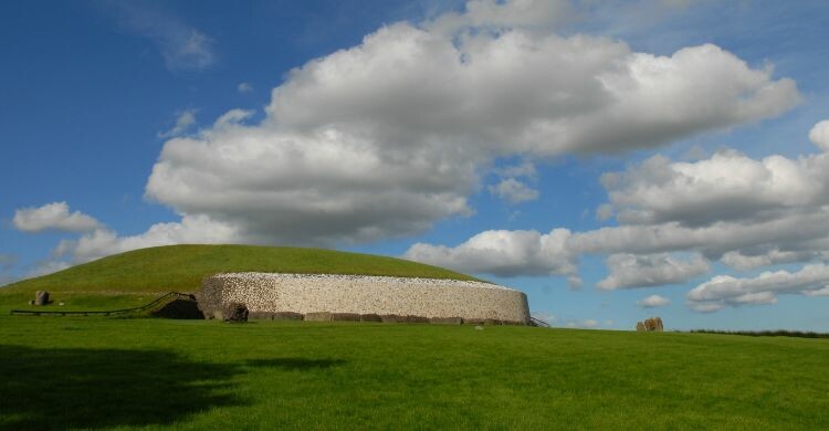 Newgrange es uno de los yacimientos arqueológicos más antiguos del mundo (Canva)