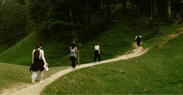 Actividades para desconectar en un hotel rural (Canva)