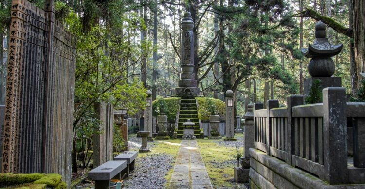El Cementerio de Okunoin es uno de los más espirituales del país (Canva)