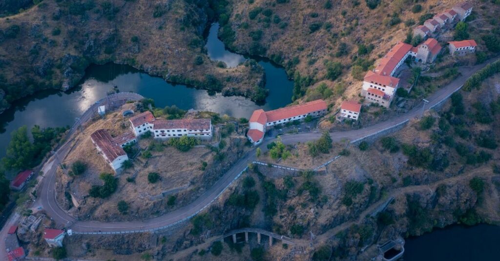 Un estadounidense compra este pueblo en España para convertirlo en destino turístico