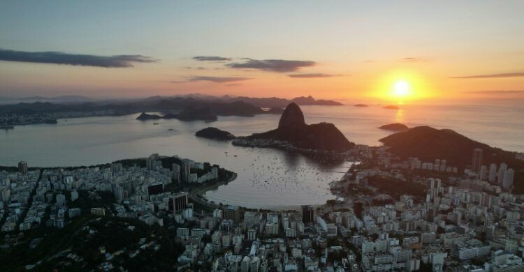 Vista aérea de Río de Janeiro, una de las ciudades más importantes de Brasil (Canva)