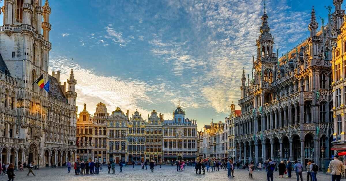 Mira la oferta Escápate a Bruselas: Vuelos de ida y vuelta desde 44€