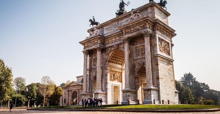 Milán en tour (Adobe Stock)