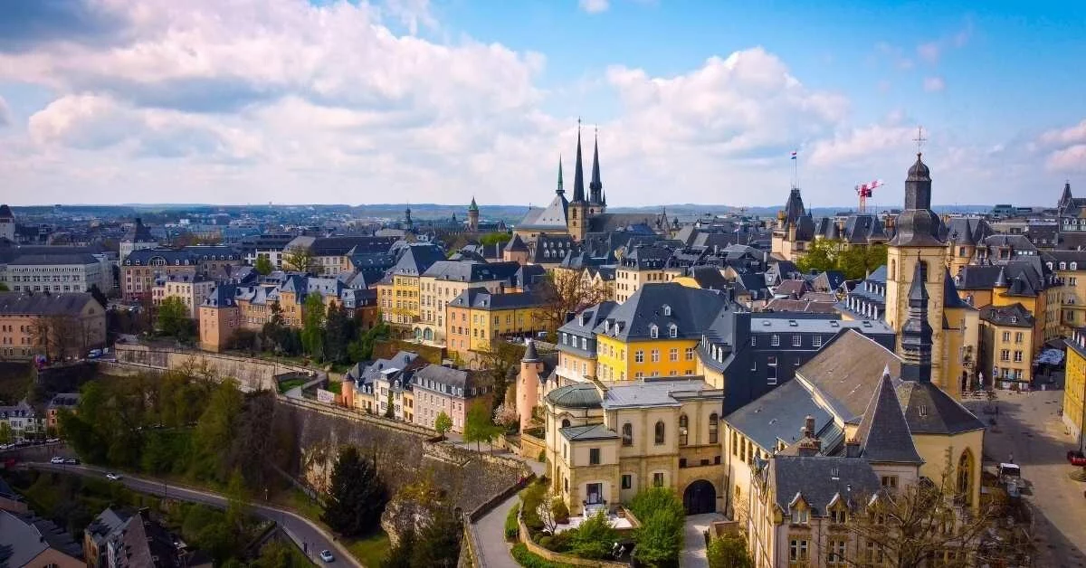 Mira la oferta Escápate a Luxemburgo: Vuelos de ida y vuelta desde 38€