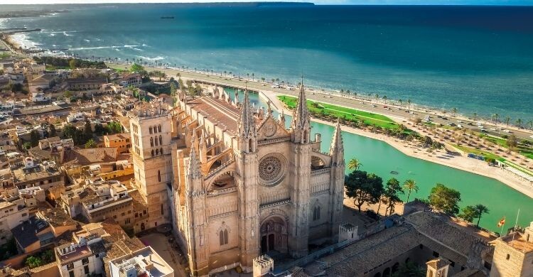 Catedral Mallorca (Adobe Stock)