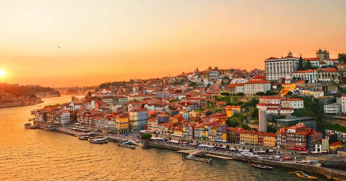 Mira la oferta Escápate a Oporto: Vuelos de ida y vuelta desde 38€