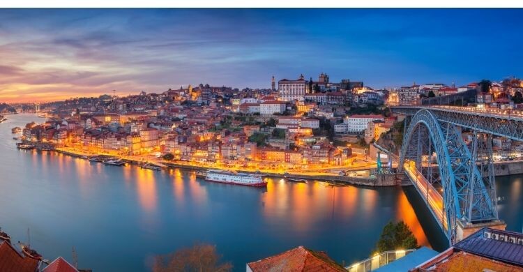 Free Tour Oporto (Adobe Stock)