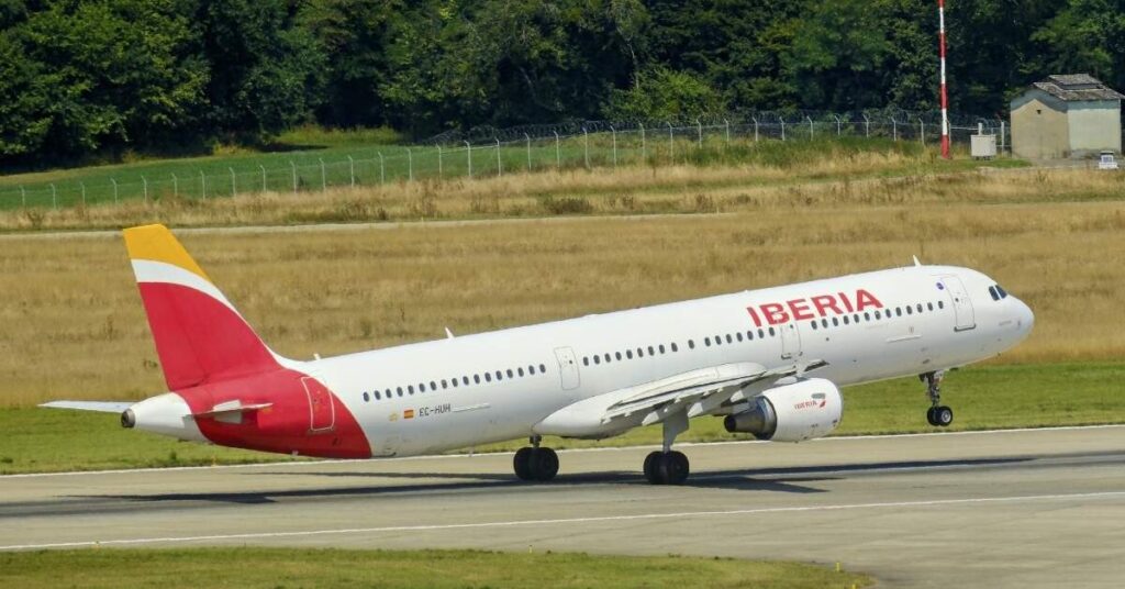 Iberia te cobrará por tu equipaje si no cumples con este requisito