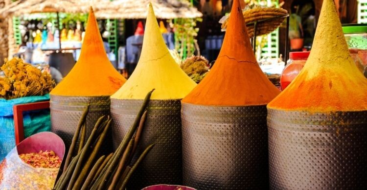 Mercado Marrakech (Adobe Stock)