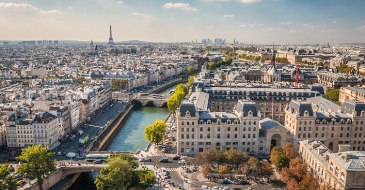 Tour en París (Adobe Stock)
