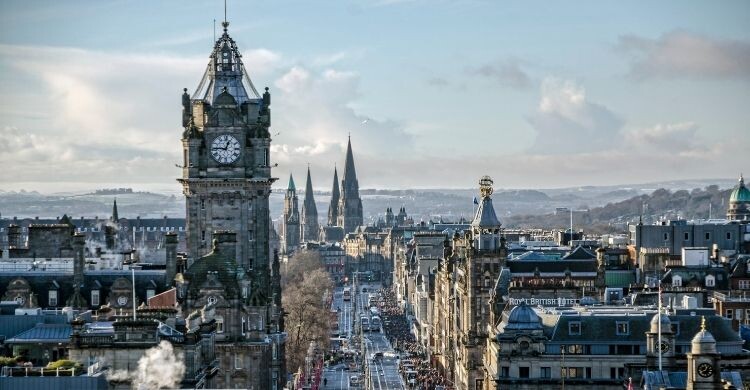 Ofertas de vuelos a Edimburgo (AdobeStock)