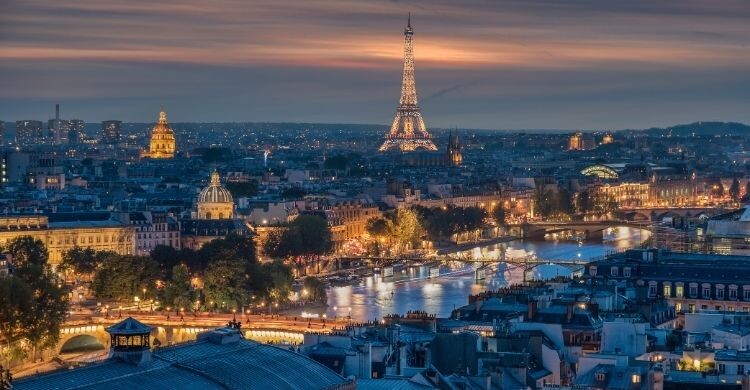 Tour en París (Adobe Stock)