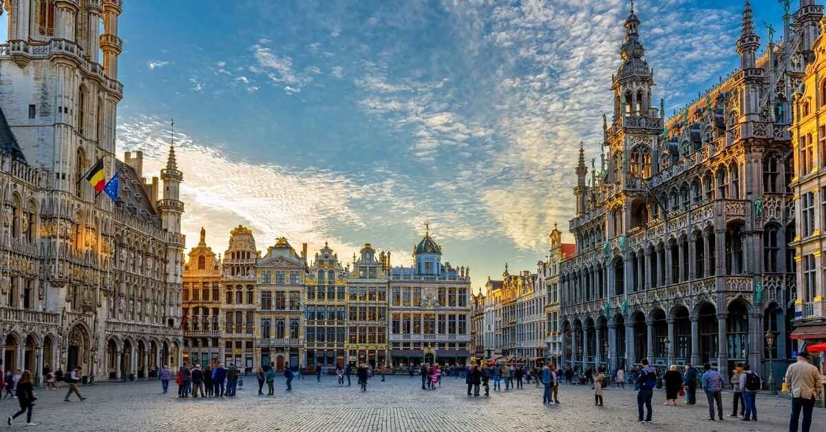 Mira la oferta Escápate a Bruselas: Vuelos de ida y vuelta desde 46€