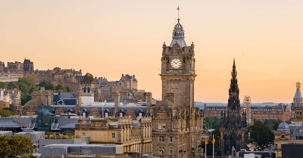 Mira la oferta Escápate a Edimburgo: Vuelos de ida y vuelta desde 79€