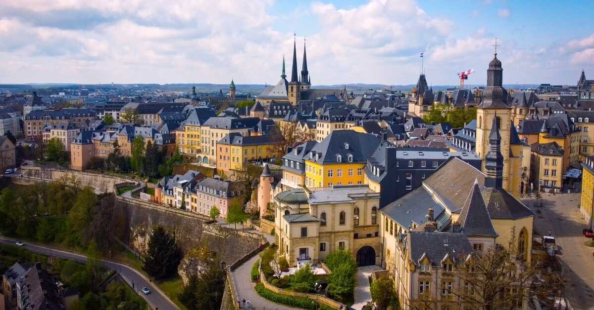Mira la oferta Escápate a Luxemburgo: Vuelos de ida y vuelta desde 58€