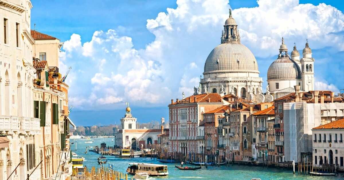 Mira la oferta Escápate a Venecia: Vuelos de ida y vuelta desde 40€