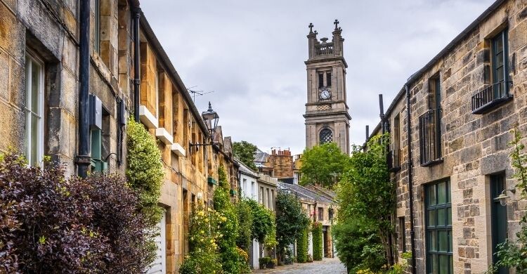 Ofertas de vuelos a Edimburgo (AdobeStock)