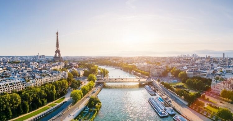 Vuelos a París (Adobe Stock)