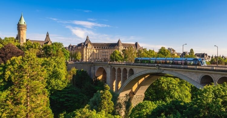 Ofertas de vuelos (Adobe Stock)