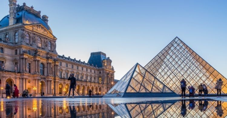 Tour en París (Adobe Stock)