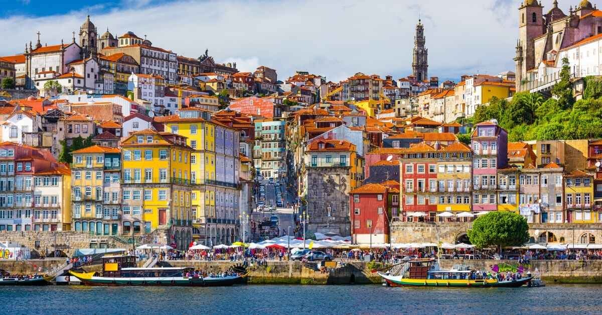 Mira la oferta Escápate a Oporto: Vuelos de ida y vuelta desde 40€